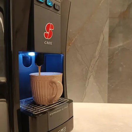 Giorgio Patrasso - Micro In The Center Of Apartmán