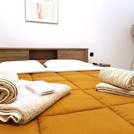 Giorgio Patrasso - Micro In The Center Of Apartman